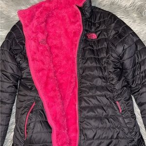 Girls size large reversible north face jacket. Perfect condition!